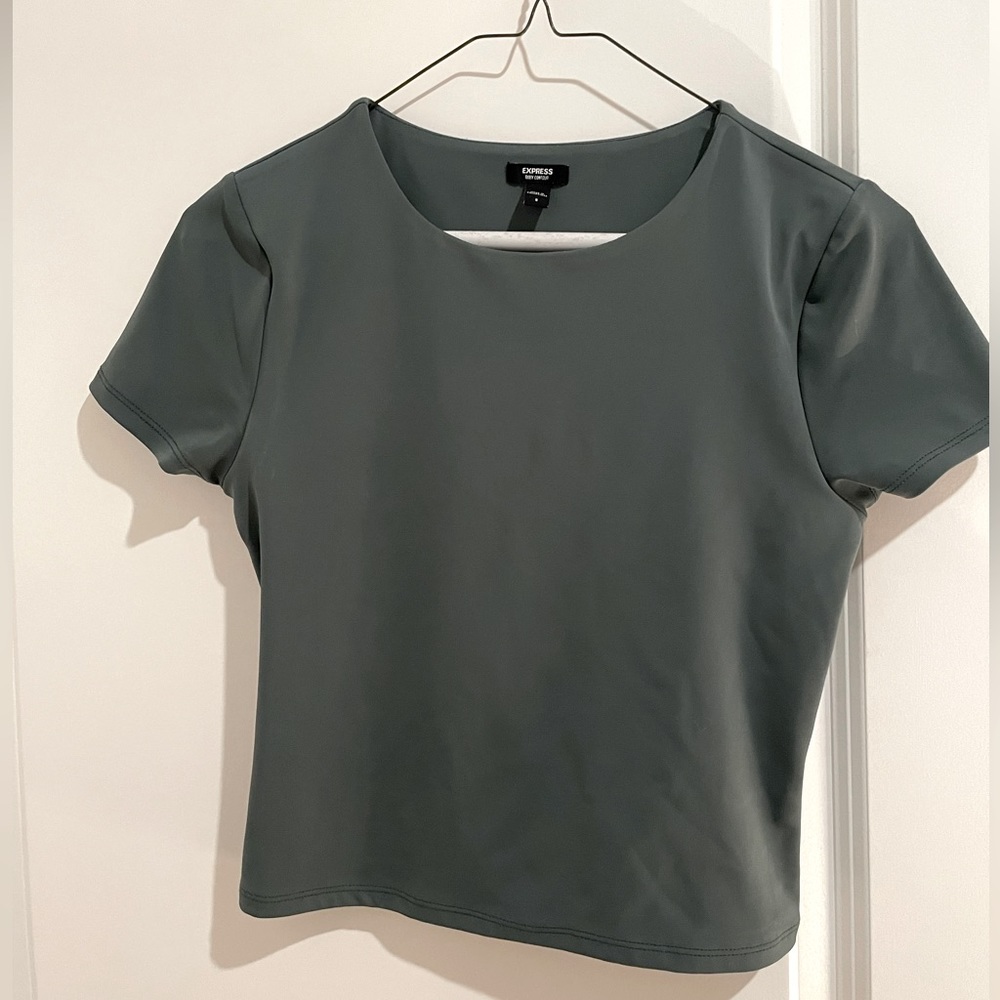 Express Body Contour Crop Top, Small